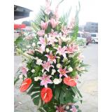 花篮:上等红玫瑰57枝，高档包装