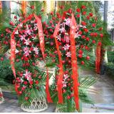 花篮:由玫瑰，百合花组合成开业花篮2个，高1.7米以上