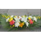 鲜花:12枝粉玫瑰+紫色勿忘我+绿叶+绿色皱纹纸圆形包装+粉色丝带