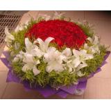 鲜花:玫瑰花盒 9朵粉玫瑰+9颗巧克力+1只公仔，外围黄莺