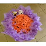 鲜花:11只粉玫瑰、2枝多头白百合，绿叶，满天星，手揉纸圆形包装