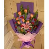 鲜花:黄菊，扶朗，小金白，玫瑰，百合，红掌等多种花材组合成1.7米左右多层花架