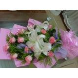 鲜花:四面观花插一个，高2.2米以上，主要以非洲菊为主，间插玫瑰，百合等（此花需提前预定）