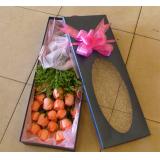 鲜花:黄，白菊丰满，白色，粉色香水百合间插，泰国兰，天堂鸟等高档花材，高度1.8米以上