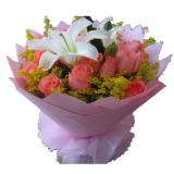 鲜花:粉色玫瑰12枝、白色多头香水百合2支、绿叶丰满，采用小花篮包装，彩色蝴蝶结装饰。