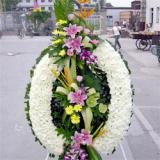 鲜花:多头粉百合3枝,白色玫瑰6枝,绿叶点缀,浅黄色手柔纸扇形包装,红色丝带扎结.（玫瑰可换红色或粉色）