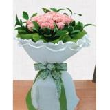 鲜花:蓝色妖姬99枝，幸福草外围，纱网及卷边纸高档包装（此花需提前预定，并限送各大城市）