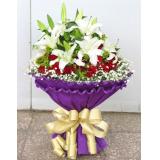 鲜花:红玫瑰22枝,外围适量黄莺，白色网纱,粉色丝带束扎