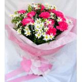 鲜花:红玫瑰22枝，多头白香水百合2枝，米兰，满天星搭配，卷边纸包装