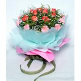 鲜花:玫瑰礼盒装 9朵红玫瑰9颗巧克力+2只公仔外围满天星绿叶