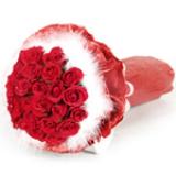 鲜花:66支红玫瑰+满天星+红色包装
