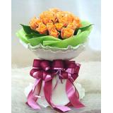 鲜花:99枝粉玫瑰，黄莺、勿忘我外围；粉色纱网外围，圆形包装