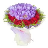 鲜花:22支精品白玫瑰,红色皱纹纸包装.