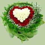 鲜花:22支精品白玫瑰,红色皱纹纸包装.