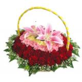 鲜花:11枝红玫瑰、绿叶、土黄色手揉纸单面包装