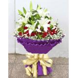 鲜花:多头粉百合8枝，绿叶间插，手揉纸高档包装