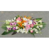 桌花:白色玫瑰365枝，绿叶外围，手揉纸高档包装