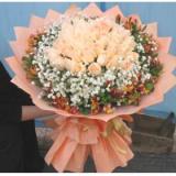 鲜花:红玫瑰22枝，小熊一对，绿叶，桃心花盒放（需提前预定，并限送各大城市）